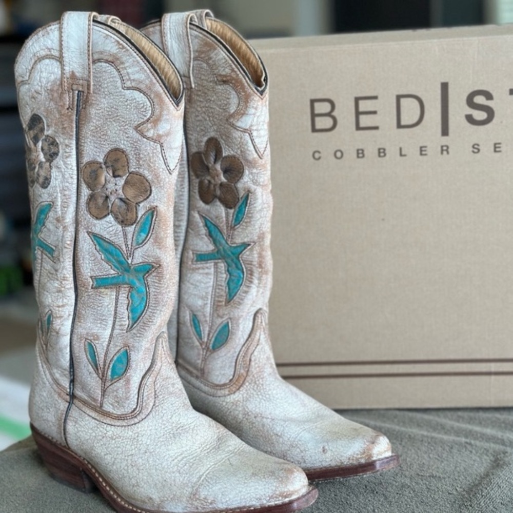 Boots BED STU Rare VALENCIA NECTAR LUX Floral Bird White Green Purple Size 8.5